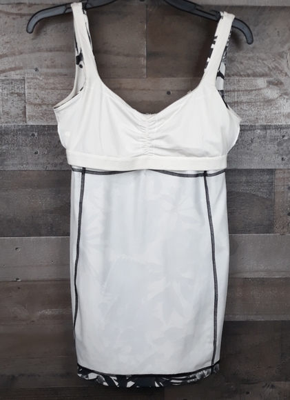 Lululemon Aria Tank ll - Picture 9 of 10